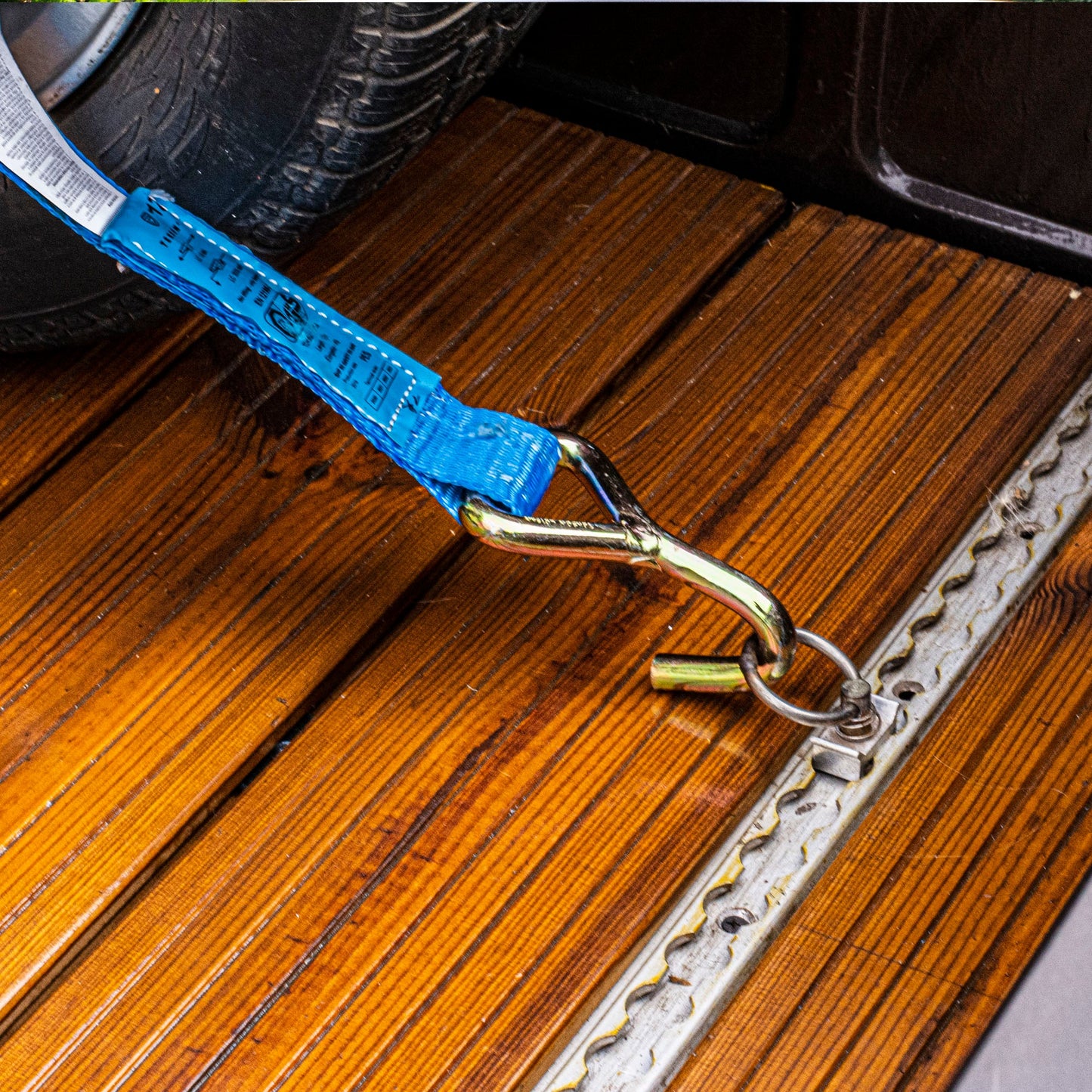 Sangle De Serrage 3 Points 3,5 M / 4 T BLEU 350 daN Avec Crochet En J Et Tuyau De Protection Vert | TEKSON 182093